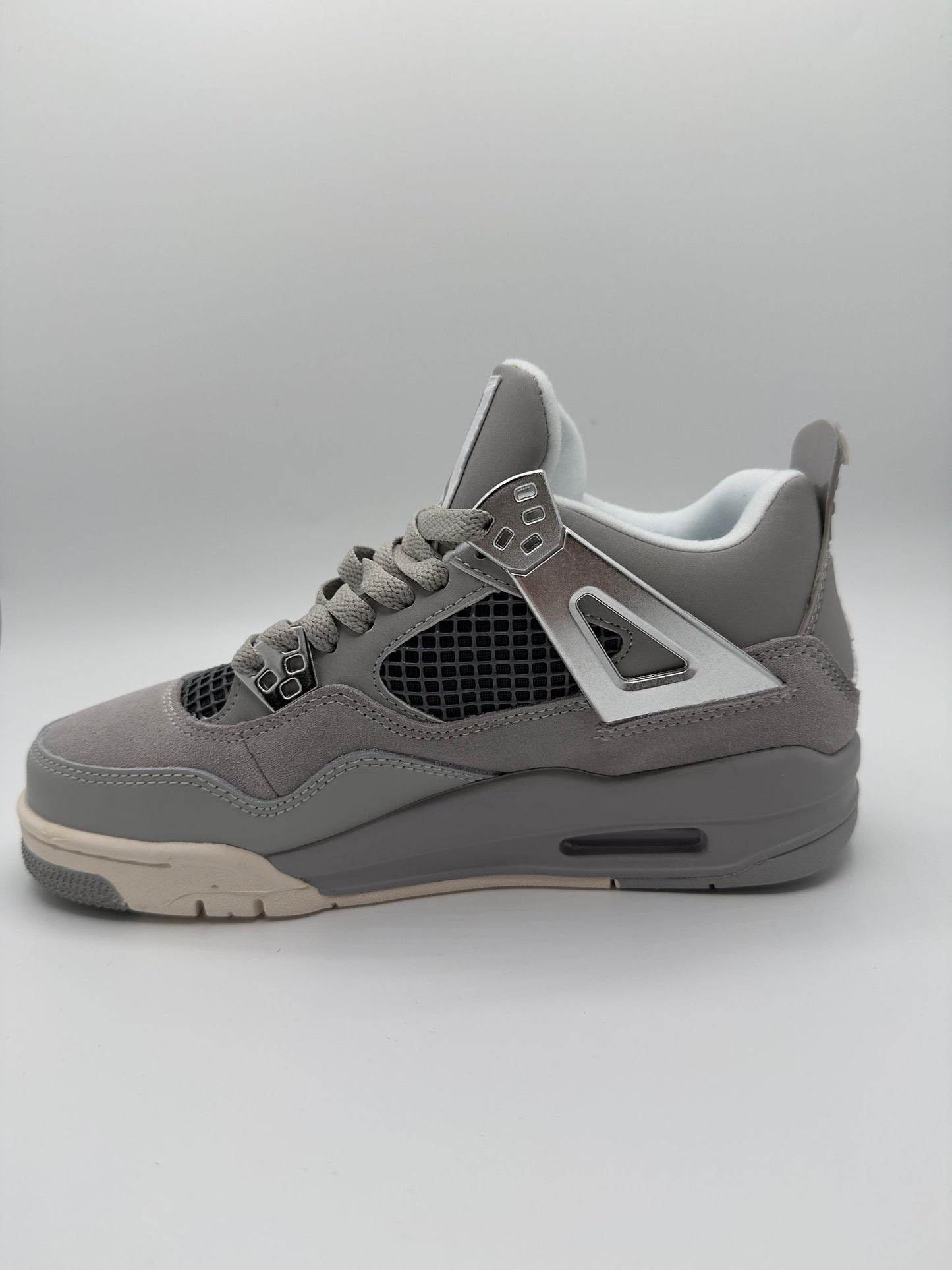 NIKE JORDAN RETRO GRIS